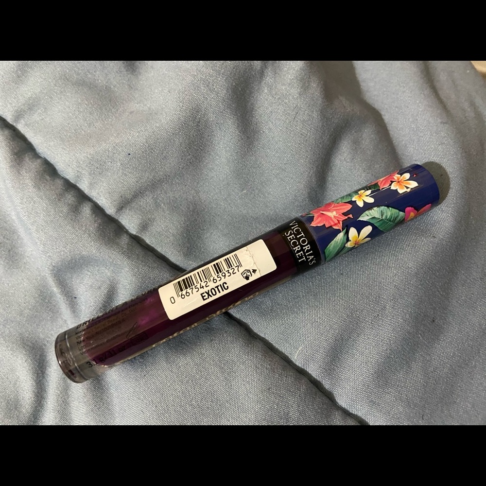 Victoria Secret - Picture 2 of 2